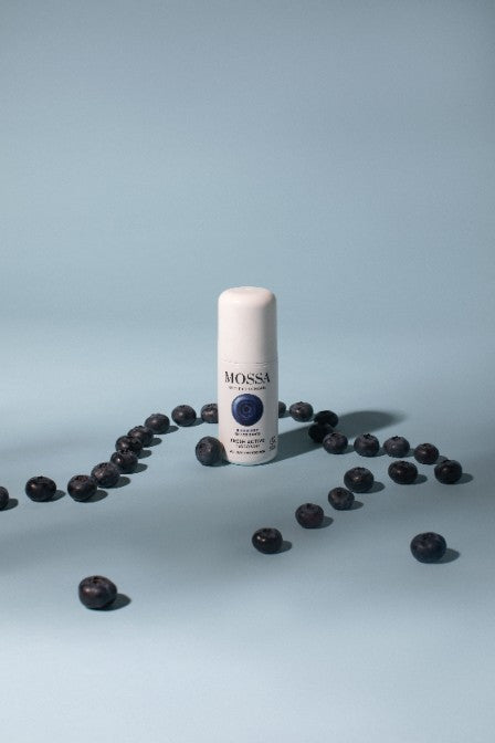 Odświeżajacy dezodorant roll-on z borówką i ekstraktem z zielonej herbaty Mossa by Madara 50 ml - zdjęcie 2
