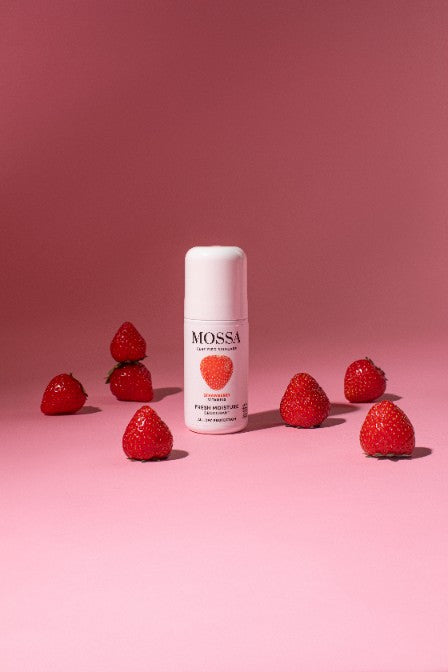Odświeżajaco - nawilżający  dezodorant roll-on z truskawką i ekstraktem z zielonej herbaty Mossa by Madara 50 ml - zdjęcie 2