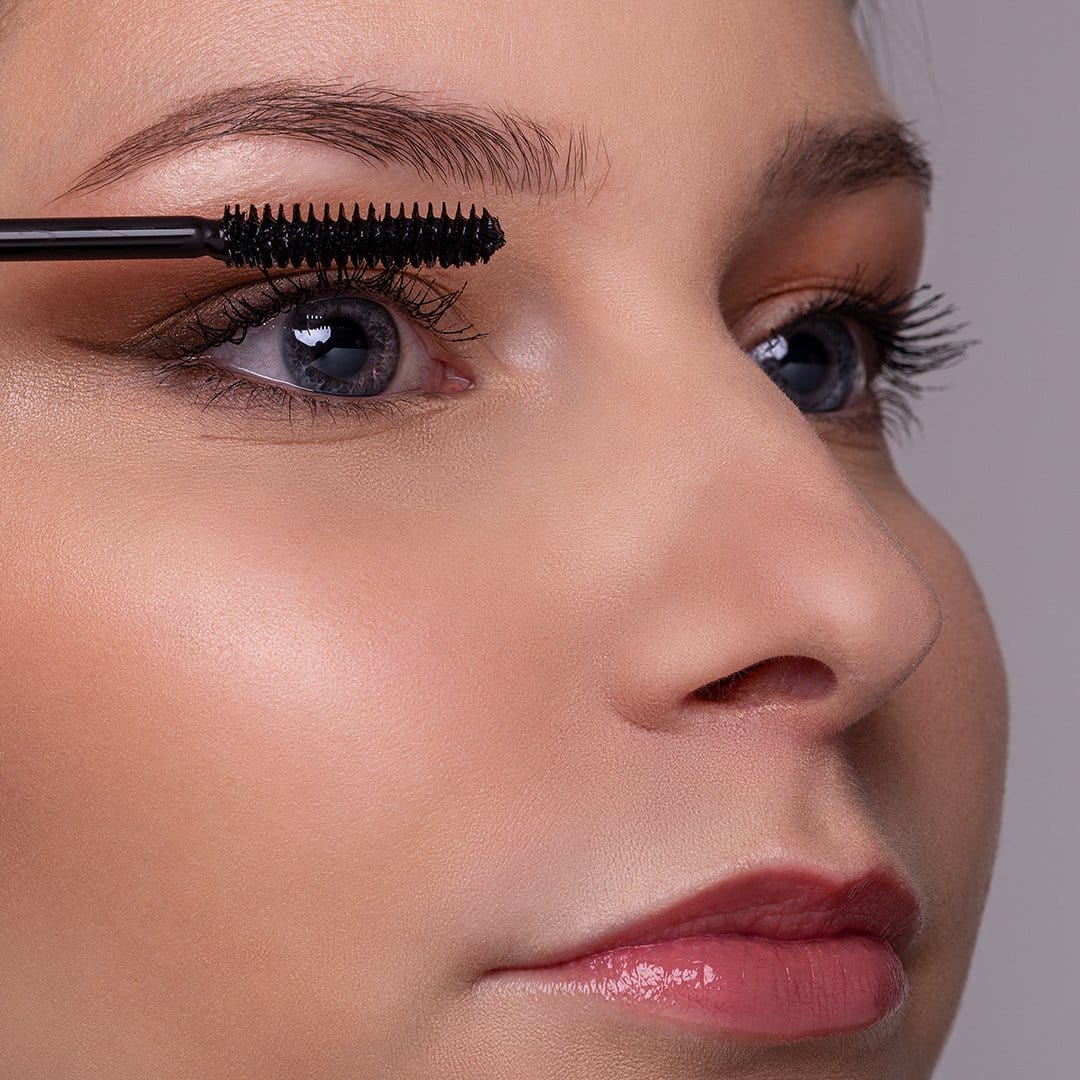Benecos Naturalny tusz wydłużający rzęsy Super Long Lashes - Carbon Black - zdjęcie 2